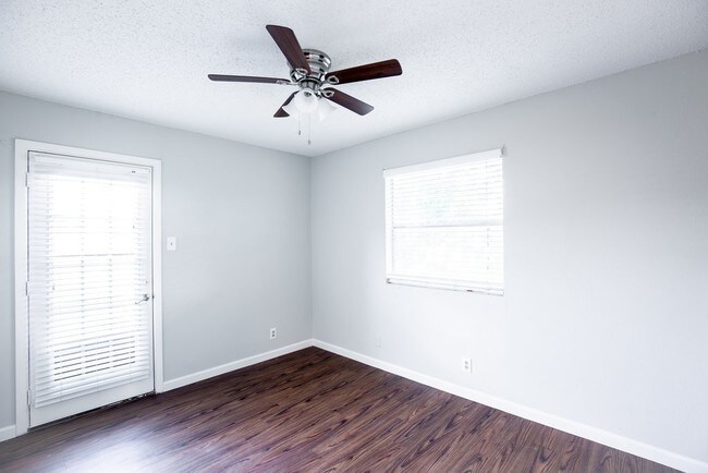 Photo - 9903 Roxanna Drive