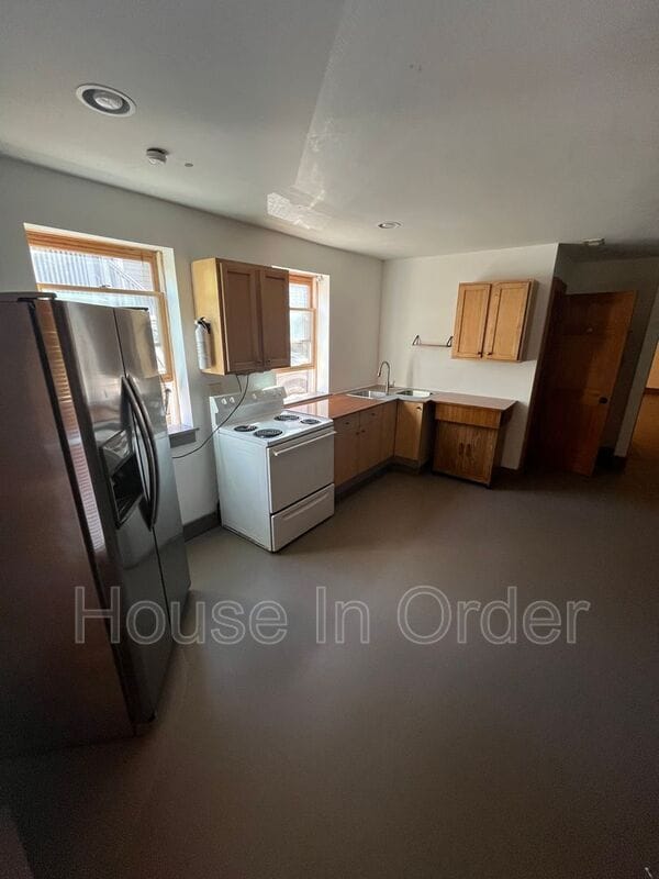 Photo - 127 Flint St