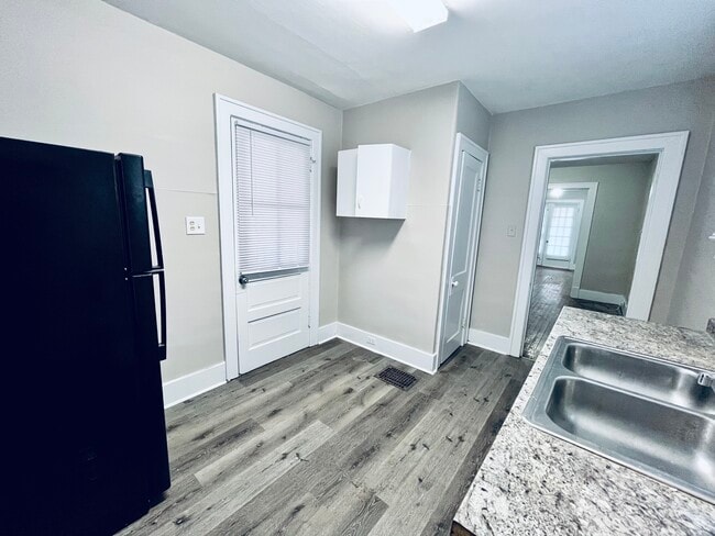 Photo - 1735 W Hill St