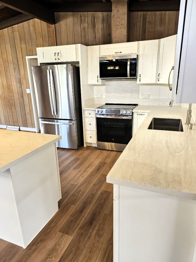 Photo - 4 bed, 2.5 bath single family house, Liliha neighborhood.