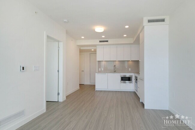 Photo - 1 Bed, 1 Bath Condo for rent in Surrey Central! Unit 1507