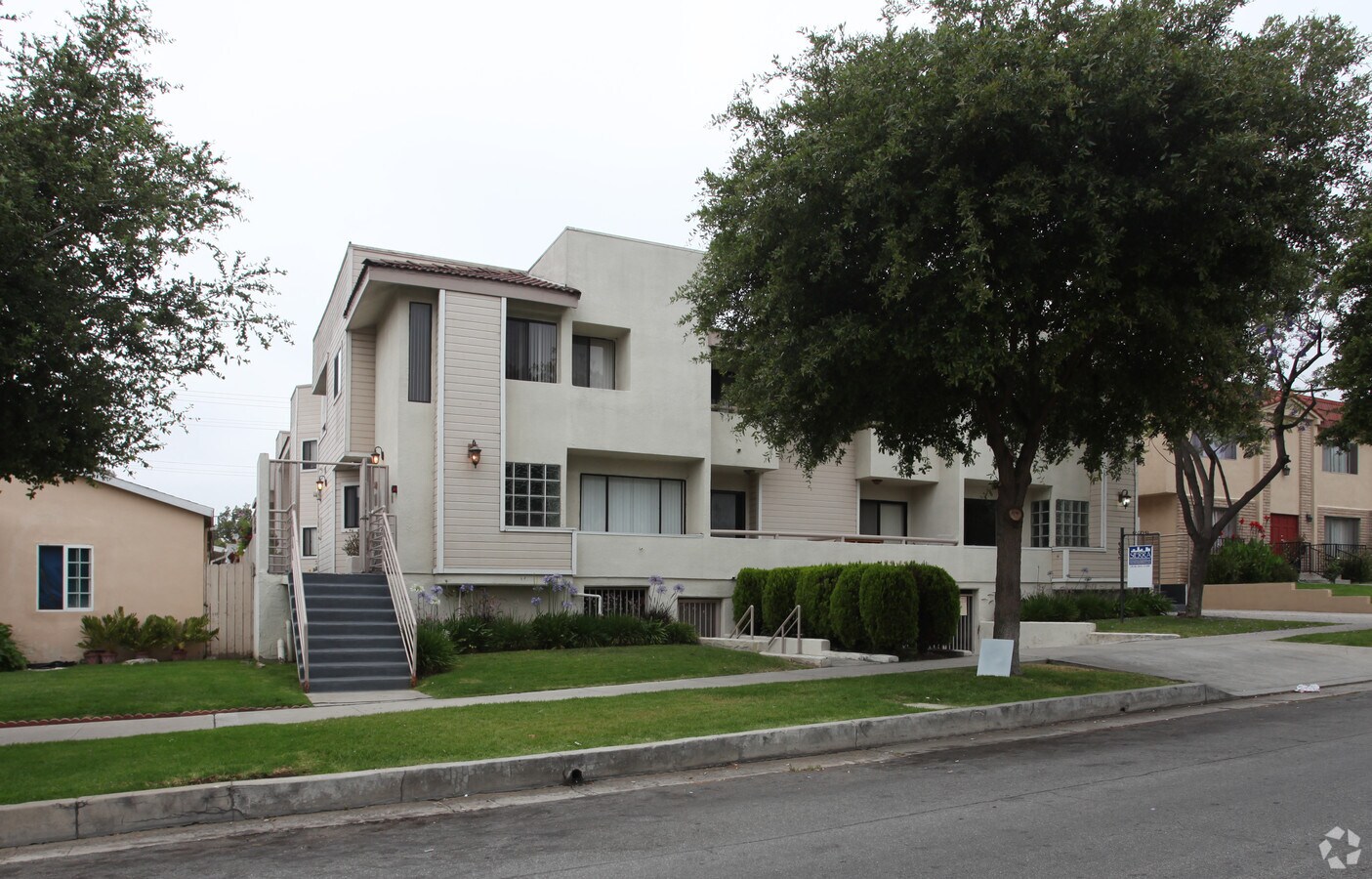 Primary Photo - 1141 Thompson Ave