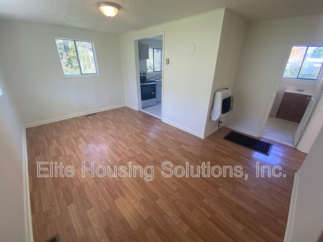 Photo - 860 Church St