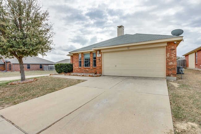 Photo - 1201 Roping Reins Way