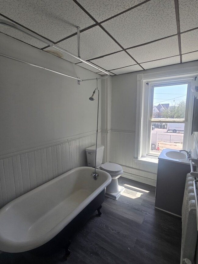 Photo - 450-452 W Maple St Unit 1