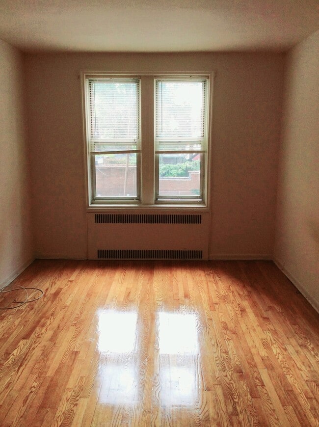 Photo - 111-56 76th Dr