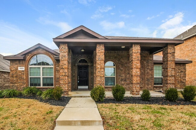 Building Photo - 1323 Artemus Dr