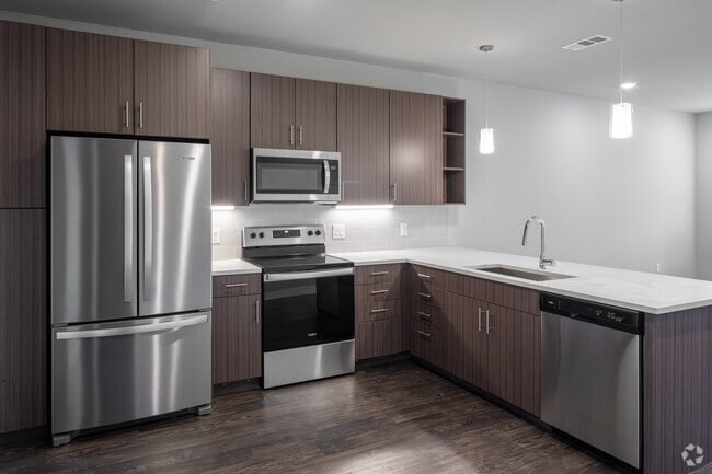 1BR, 1BA - 695SF