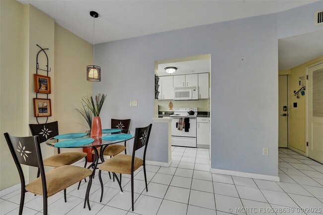 Building Photo - 341 N Birch Rd Unit 316