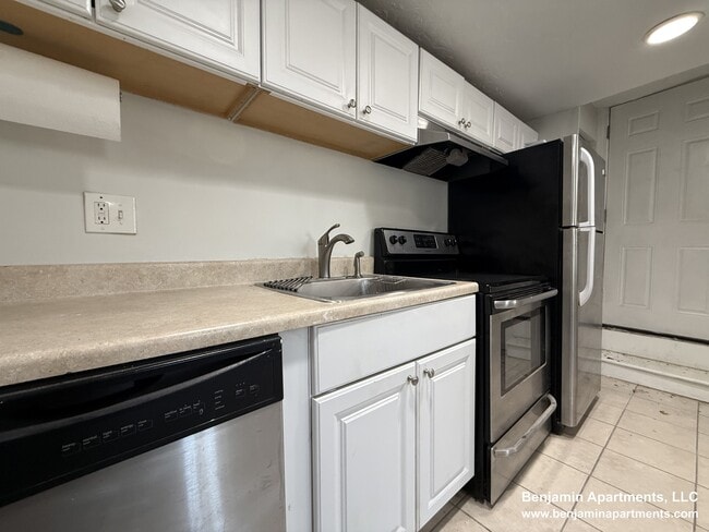Building Photo - 506 E Broadway Unit 195G