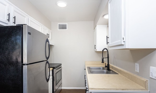 Photo - 819 N Arbor Ave