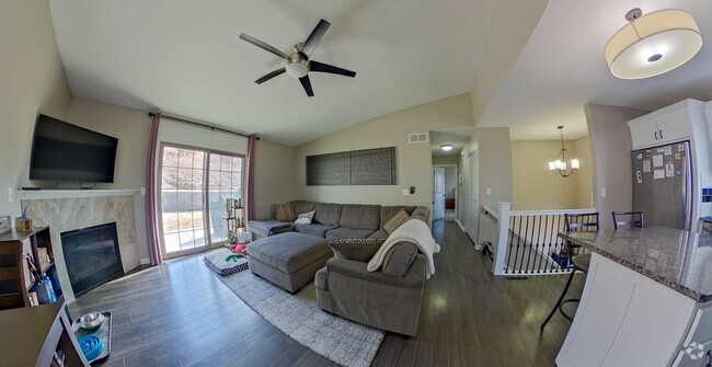 Building Photo - 3D Tours + West Side + Fenced-in Yard + At... Rental