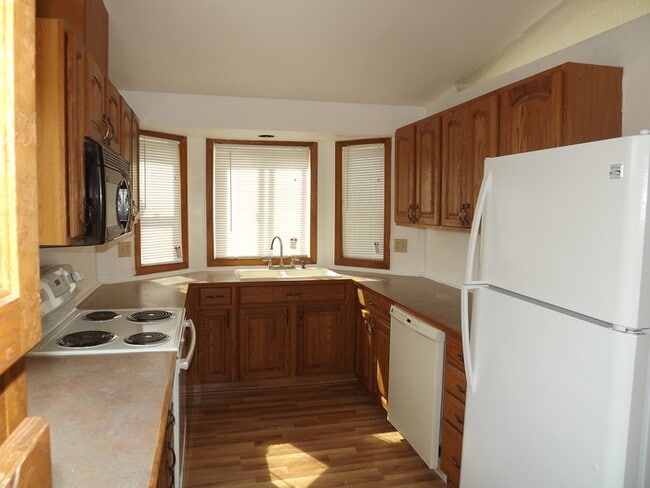 Photo - Nice 3 Bedroom 1 3/4 Bath Home in Spanaway!