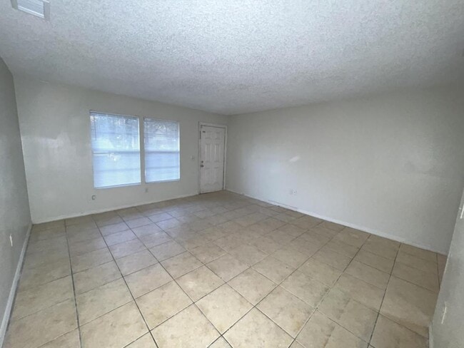 Photo - 1087 Old S Dr