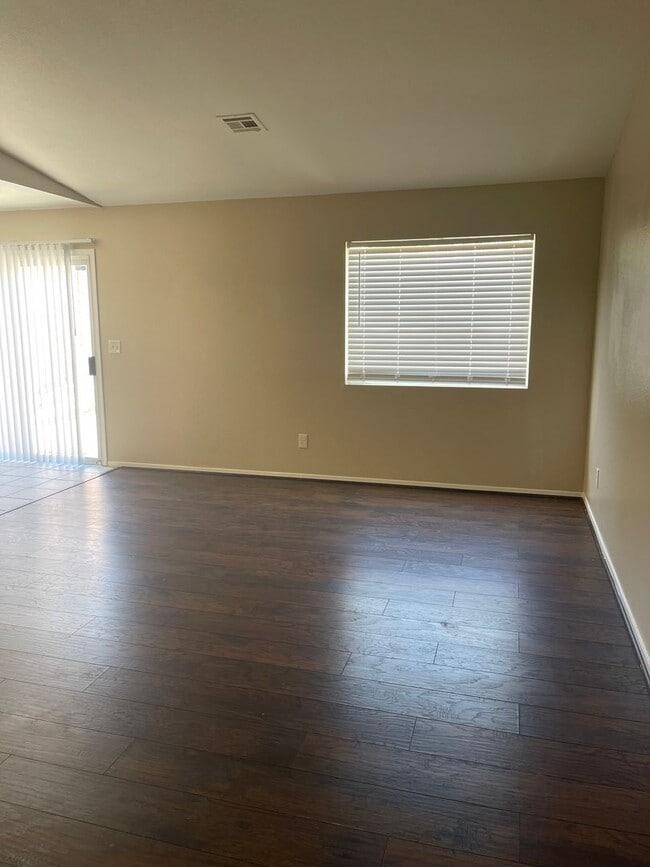 Photo - 3026 Honeysuckle Ave