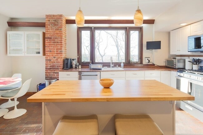 Photo - 182 Palfrey St