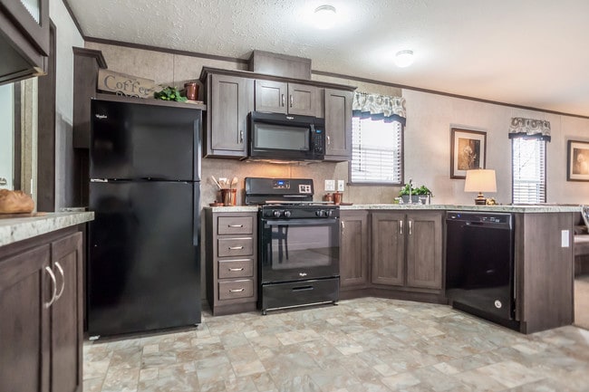 Photo - Colonial Oaks