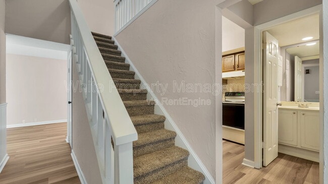 Photo - 6927 Stonington Ln