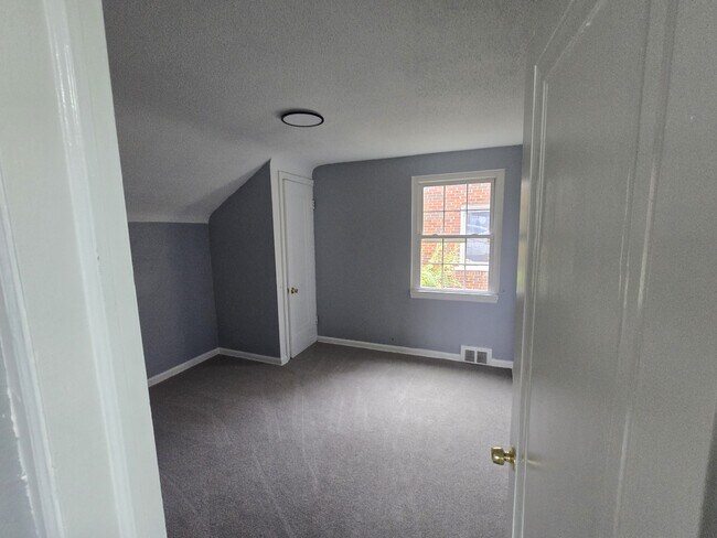 Photo - 5026 Philip St