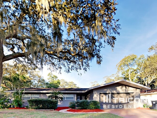 Building Photo - 7102 Woodfield Dr Rental