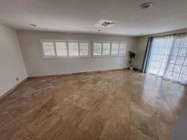 Photo - 677 Taft Ct