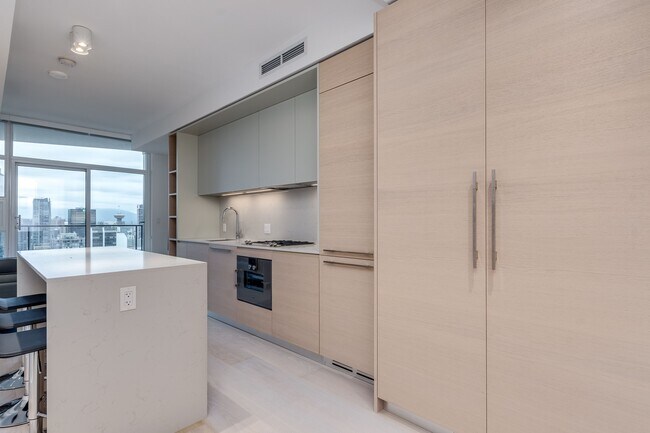 Photo - 1289 Hornby St