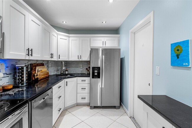 Photo - 3111 Oakland Shores Dr Unit F 208