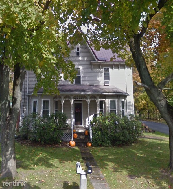 4 br, 2 bath House - 240 East Main Street - 4 br, 2 bath House - 240 East Main Street
