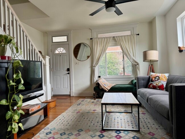 701 W 37th St