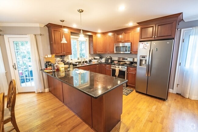 Building Photo - 104 Howard St Rental