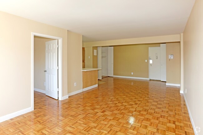 Douglaston Squire