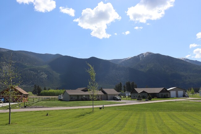 Photo - 154 Columbia Range Dr