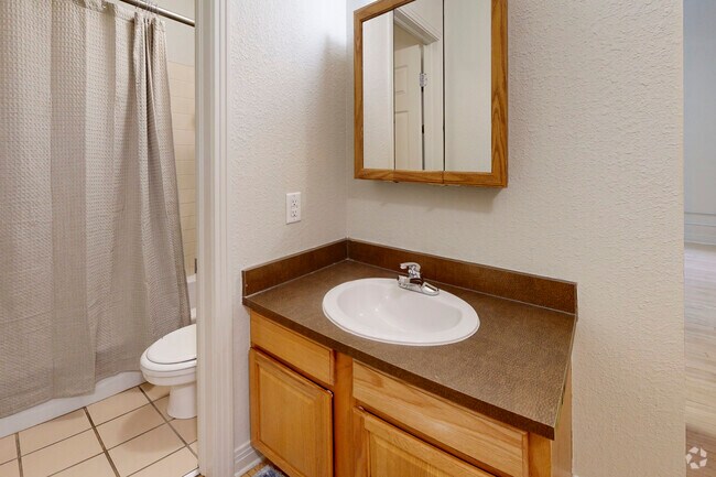 Studio - 400SF - Bathroom