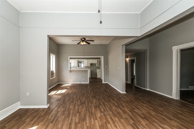 Building Photo - 4610 Schroeder St Unit 1