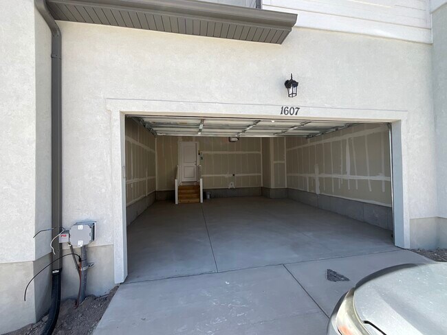 Photo - 1607 Stark Dr