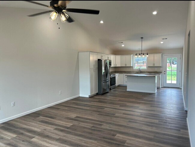 Photo - 403 Old Carlyle Rd Unit 1