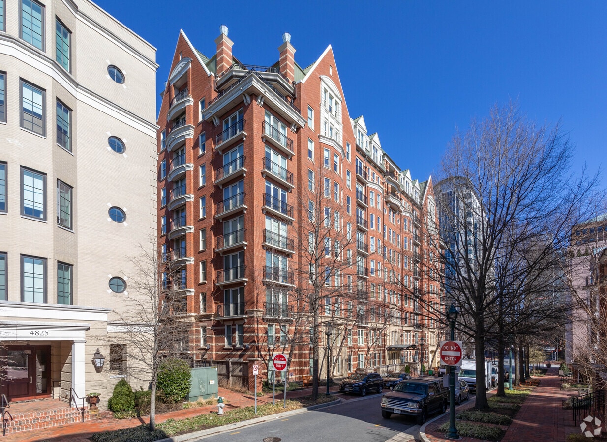 The Edgemoor - The Edgemoor Apartments