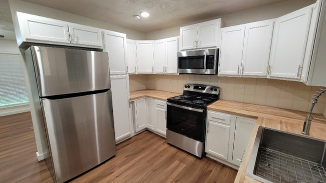 Photo - 2100 Hill Top Ct