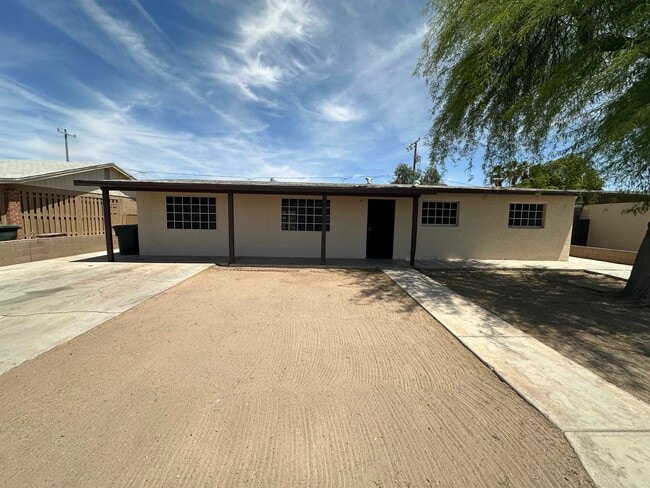 Building Photo - 2645 S Nogales Ave Rental