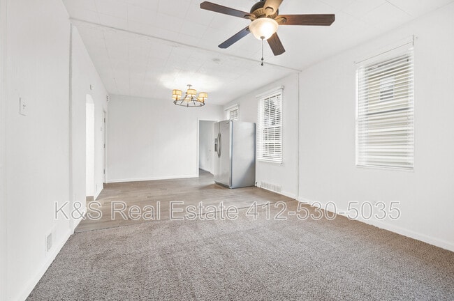 Photo - 2410 Collins St