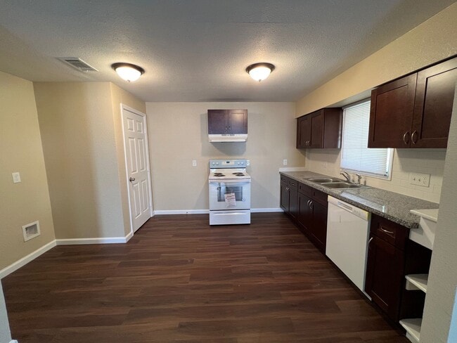 Photo - Newly remodeled 3bed/2bath in Eagle Lake, TX