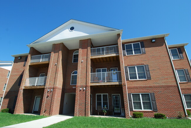 STONY POINTE - STONY POINTE Apartments