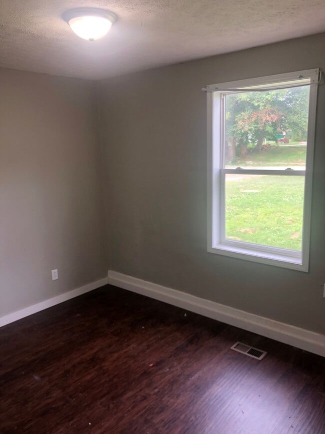 Photo - 360 E Walnut St Unit 2