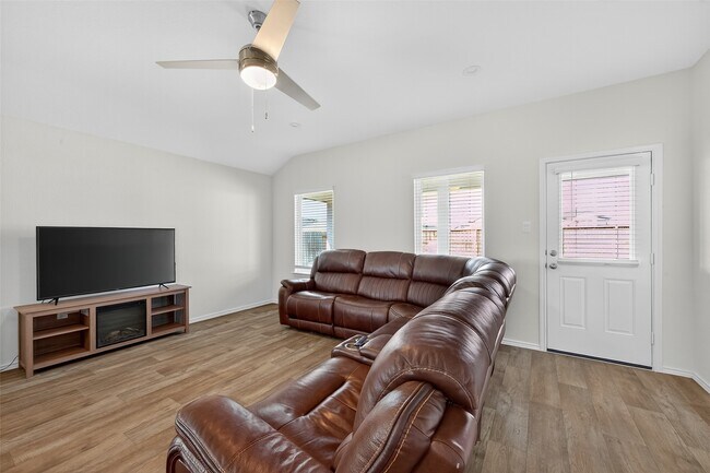 Photo - 7411 Canyon Chase Dr