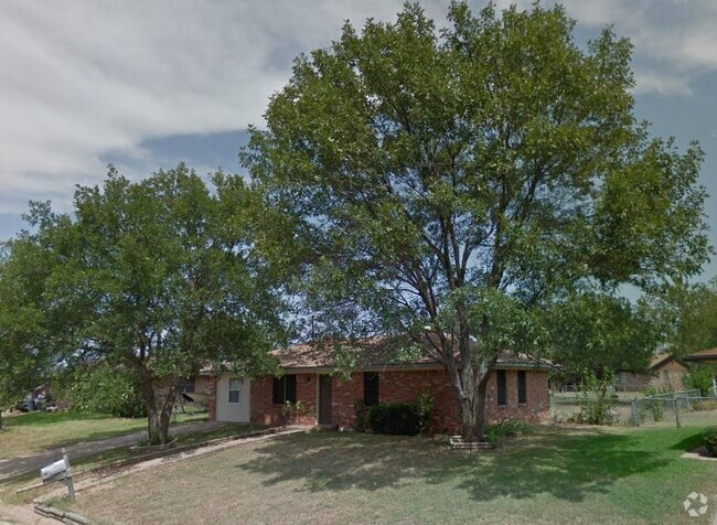 Building Photo - Southside Sanger Rental