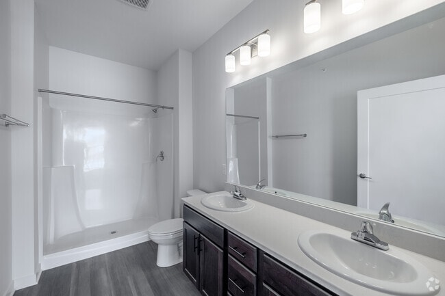 2BR, 2BA - 997SF - Primary Bathroom