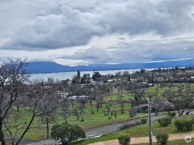 Building Photo - Rental with a Lake View in Lakeport