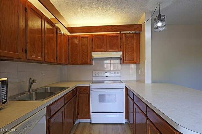 Photo - 5219 Cedarbend Dr