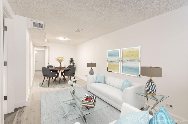 Building Photo - Fully Updated 2-Bed 1 Bath Garden Level Un... Unit 1557 1/2