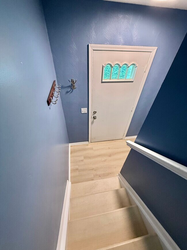 Photo - 1083 Cunningham Dr